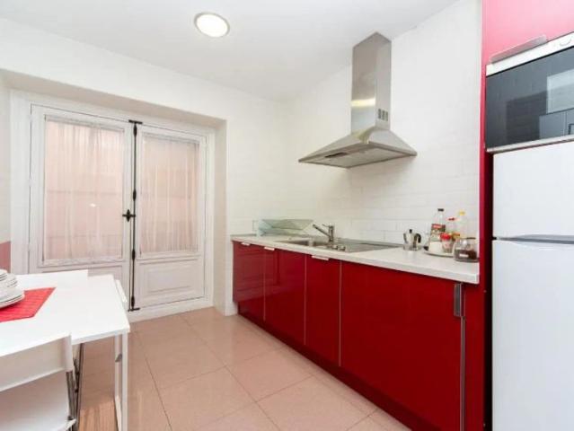1 bedroom apartment for rent in Embajadores, bills included