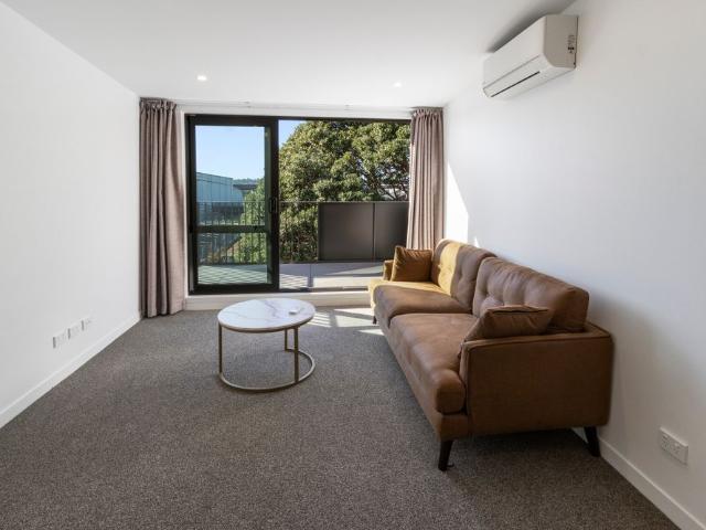 1 bedroom apartment for rent in Penrose!