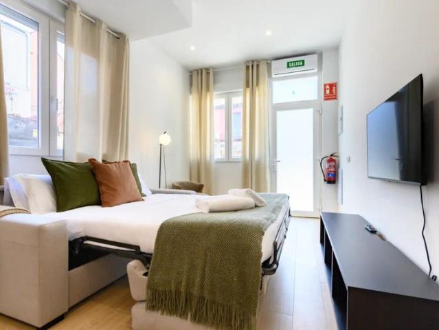 1 bedroom apartment for rent in Valdeacederas, all bills included