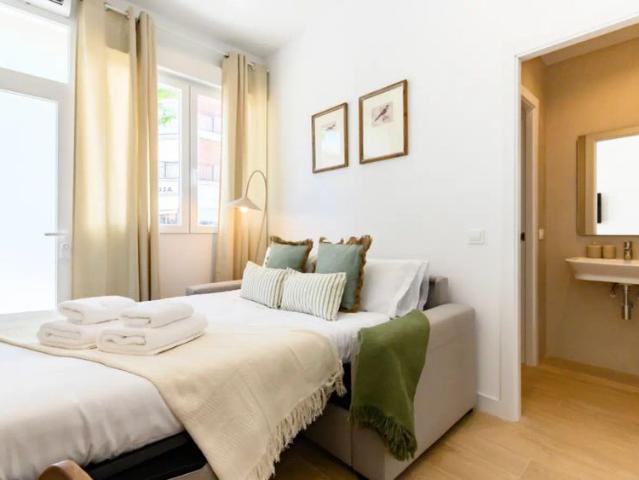 1 bedroom apartment for rent in Valdeacederas, Madrid, bills included