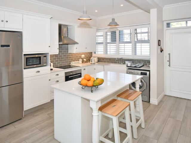 1 Bedroom Apartment For Sale in Melrose