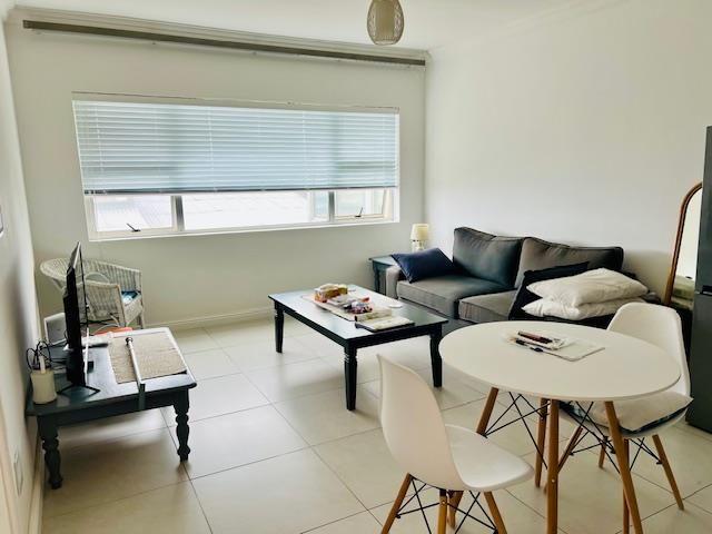1 Bedroom Apartment For Sale in Mouille Point