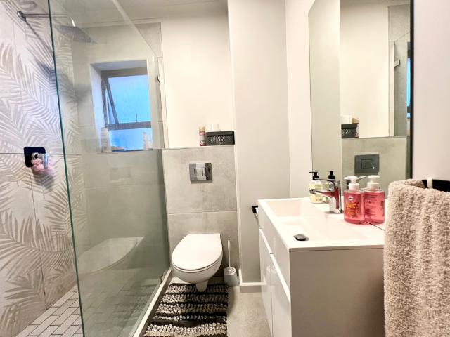 1 Bedroom Apartment For Sale in Table View