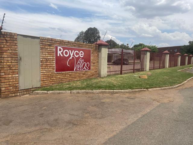 1 Bedroom Apartment For Sale in Vanderbijlpark CW 5
