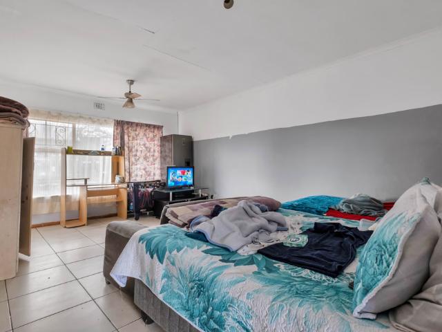 1 Bedroom Apartment For Sale in Windsor East
