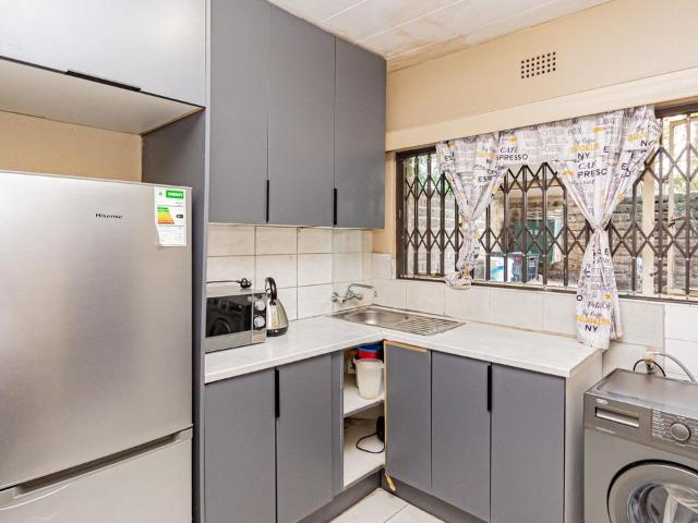 1 Bedroom apartment for sale in Windsor East, Randburg