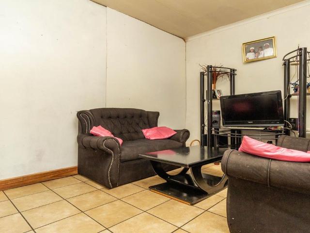 1 Bedroom apartment for sale in Windsor East, Randburg
