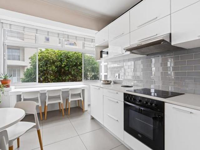 1 Bedroom Apartment in Mouille Point