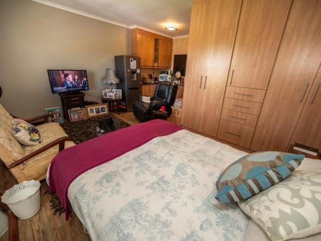 1 Bedroom Apartment in Oak Glen