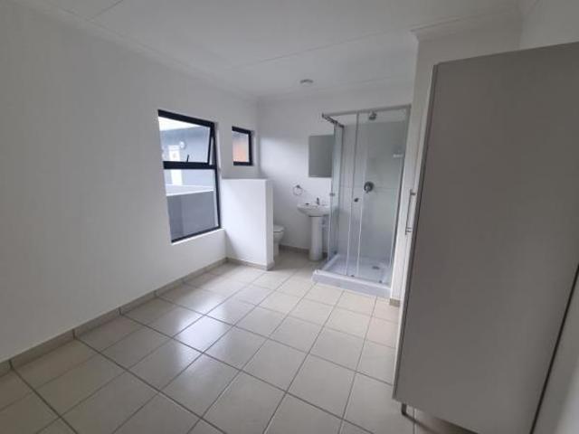 1 Bedroom Apartment in Athlone Park