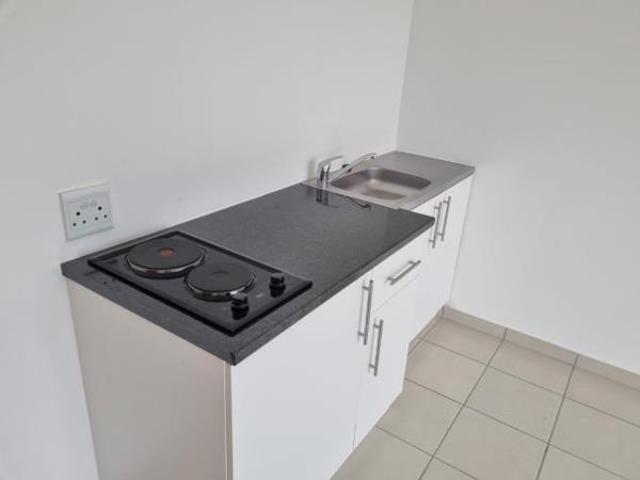 1 Bedroom Apartment in Athlone Park
