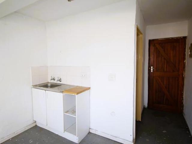 1 Bedroom Apartment in Amalinda