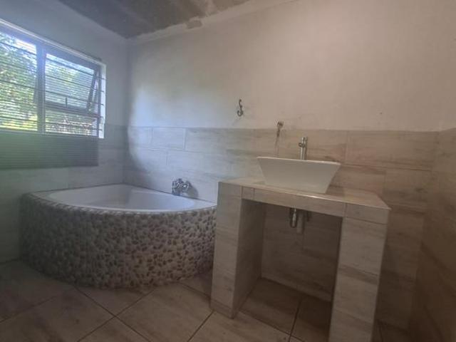 1 Bedroom Apartment in Arboretum