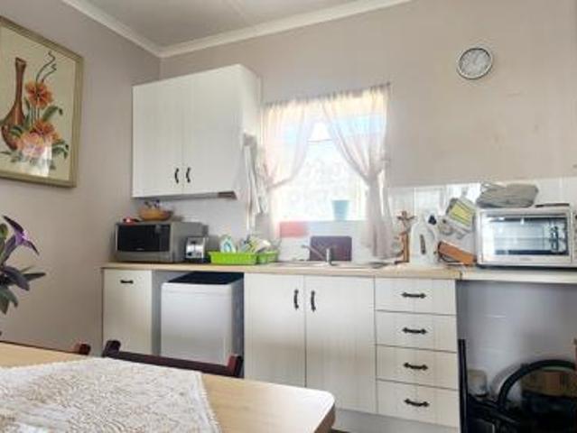 1 Bedroom Apartment in Bredasdorp