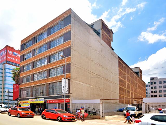 1 Bedroom Apartment in City & Suburban