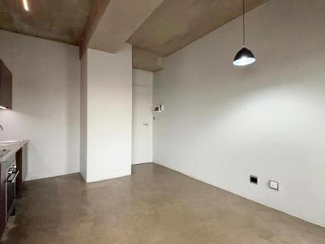 1 Bedroom Apartment in City & Suburban