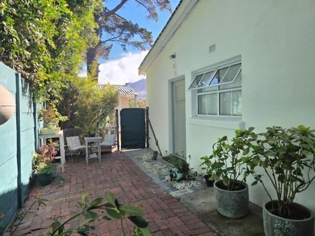 1 Bedroom Apartment in Constantia