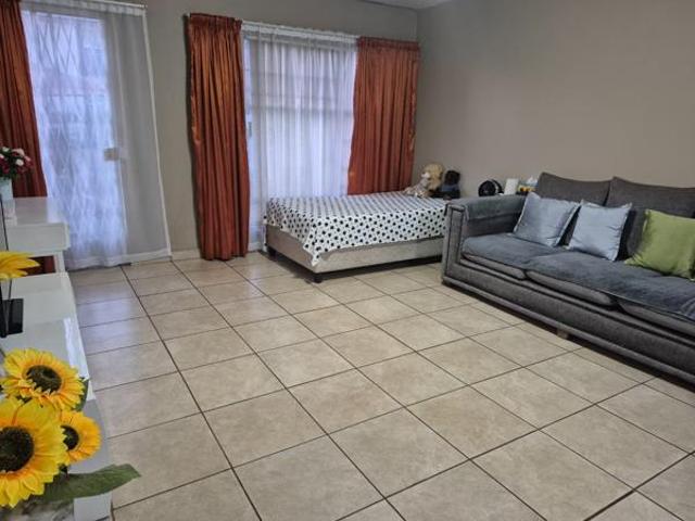 1 Bedroom Apartment in Die Hoewes