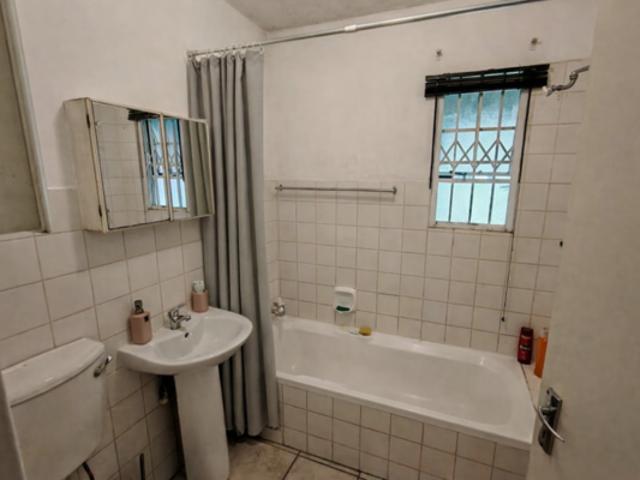 1 Bedroom Apartment in Die Hoewes