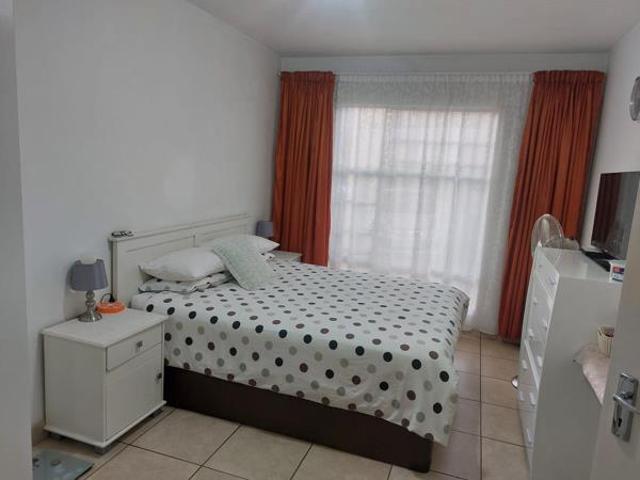 1 Bedroom Apartment in Die Hoewes