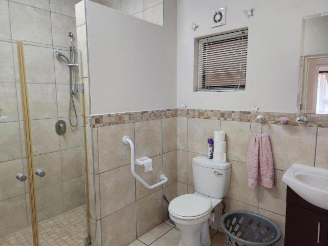 1 Bedroom Apartment in Douglasdale