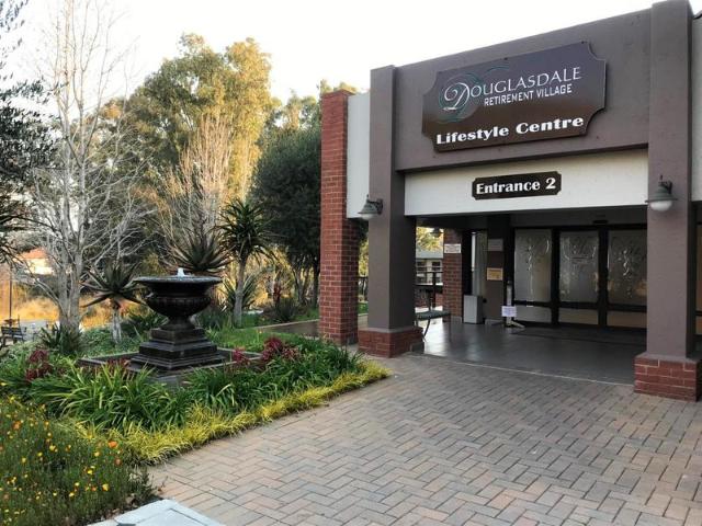1 Bedroom Apartment in Douglasdale