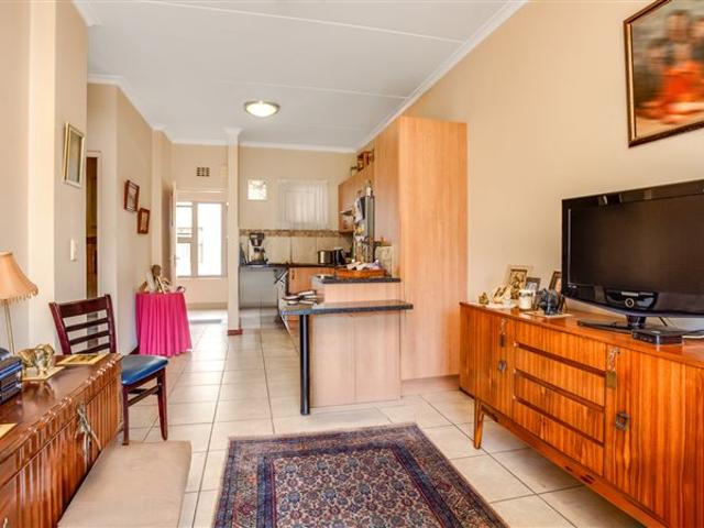 1 Bedroom Apartment in Douglasdale