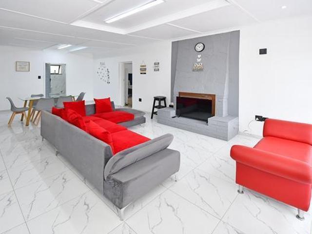 1 Bedroom Apartment in Farrarmere