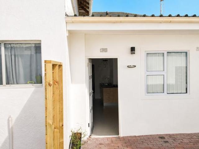1 Bedroom Apartment in Fish Hoek