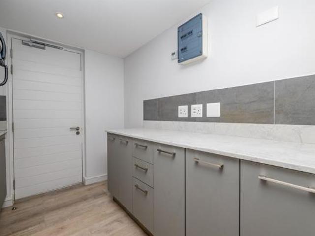 1 Bedroom Apartment in Foreshore