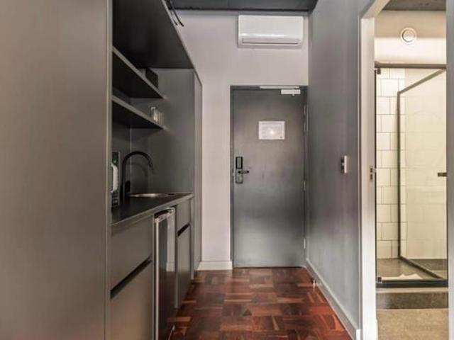 1 Bedroom Apartment in Foreshore