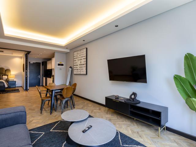 1 Bedroom Apartment in Foreshore