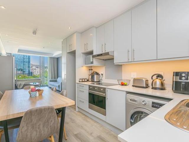 1 Bedroom Apartment in Foreshore