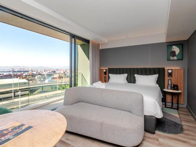 1 Bedroom Apartment in Foreshore