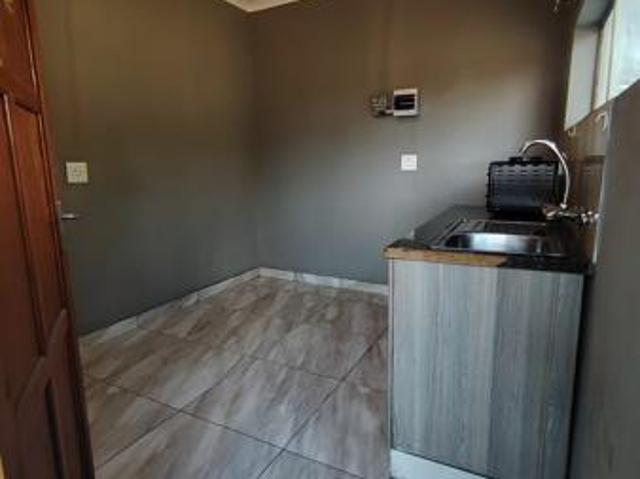 1 Bedroom Apartment in Geelhoutpark