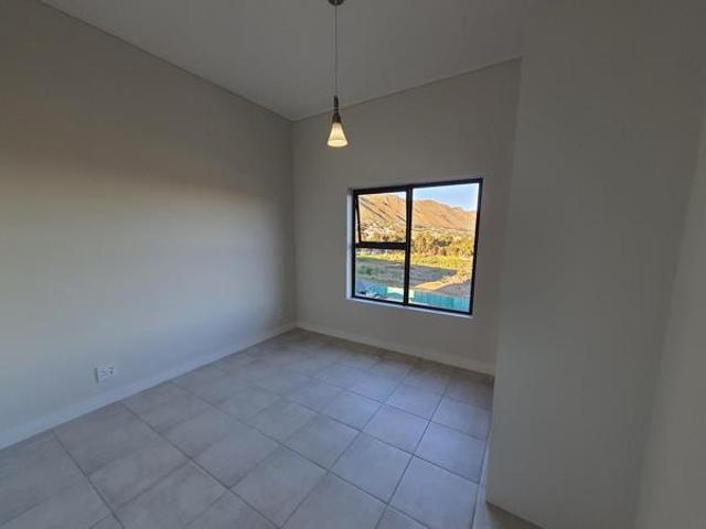 1 Bedroom Apartment in Gordons Bay Central