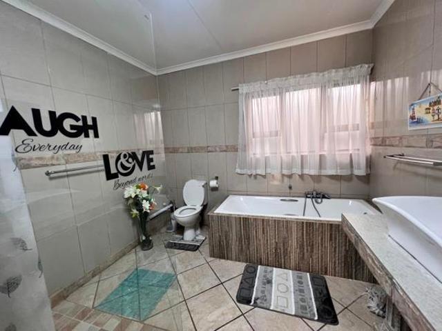 1 Bedroom Apartment in Helderkruin