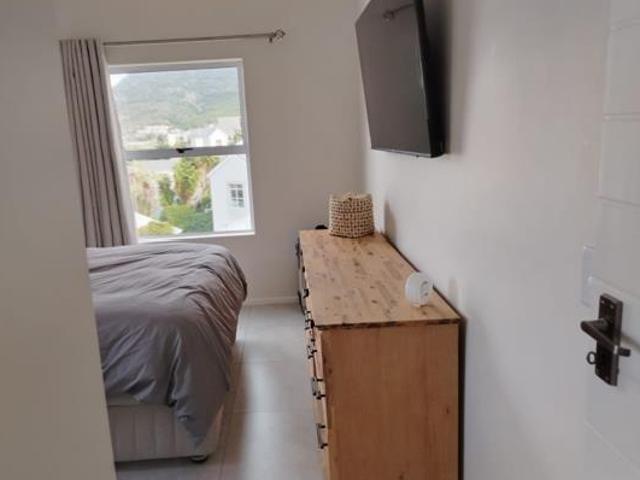 1 Bedroom Apartment in Hout Bay Central