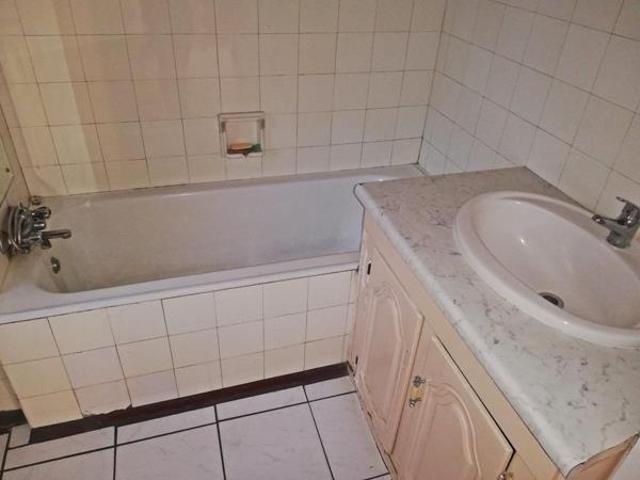 1 Bedroom Apartment in Krugersdorp Central