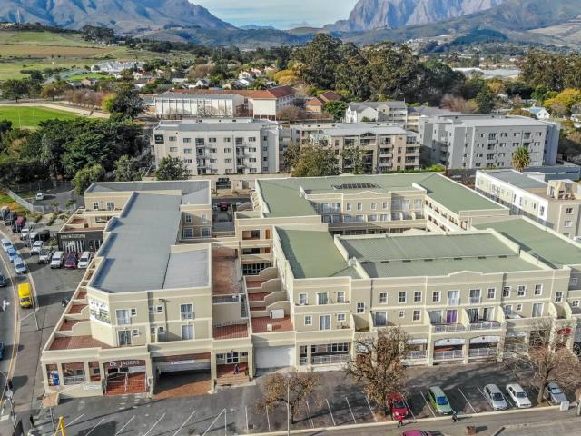 1 Bedroom Apartment in La Colline
