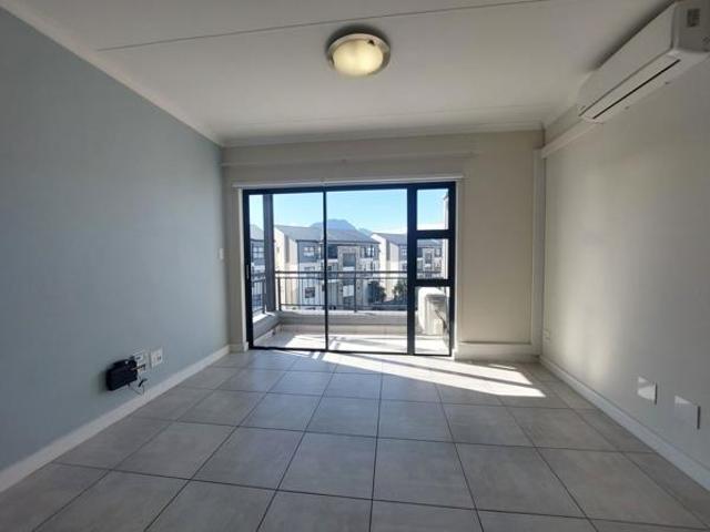 1 Bedroom Apartment in Paardevlei