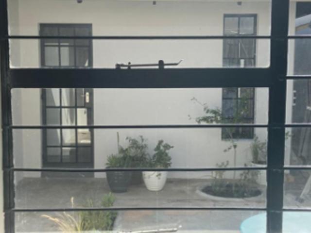 1 Bedroom Apartment in Parktown
