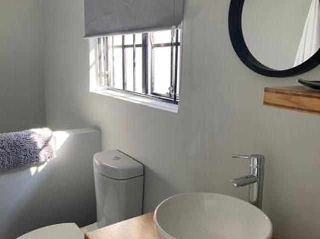 1 Bedroom Apartment in Parktown