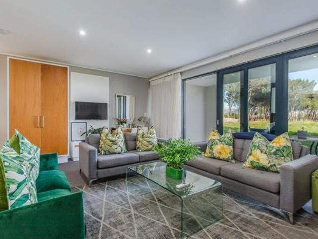 1 Bedroom Apartment in Pearl Valley Golf & Country Estate