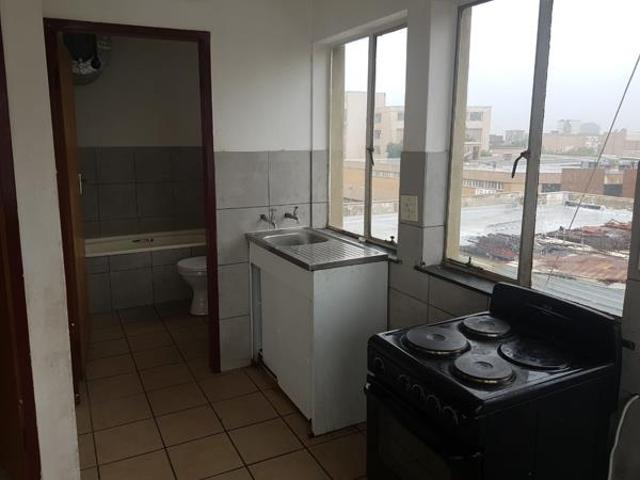 1 Bedroom Apartment in Roodepoort Central