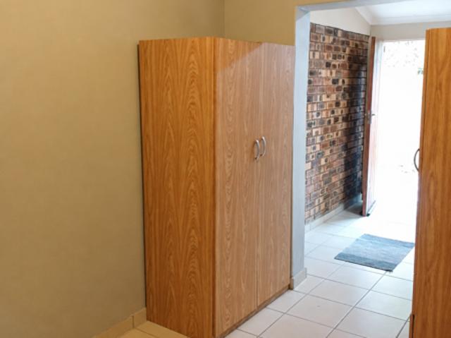 1 Bedroom Apartment in Rooihuiskraal