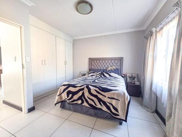 1 Bedroom Apartment in Rooihuiskraal