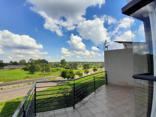 1 Bedroom Apartment in Rooihuiskraal North