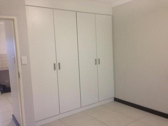 1 Bedroom Apartment in Rooihuiskraal North