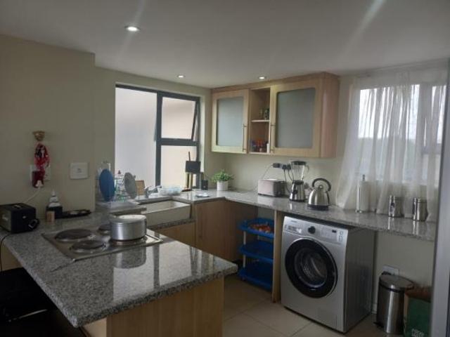 1 Bedroom Apartment in Rooihuiskraal North